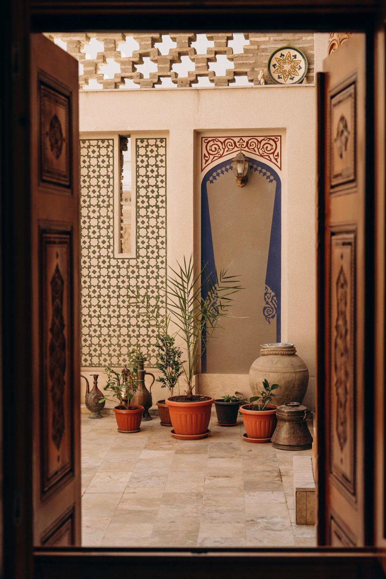 Hotel Shohrud بخارى المظهر الخارجي الصورة