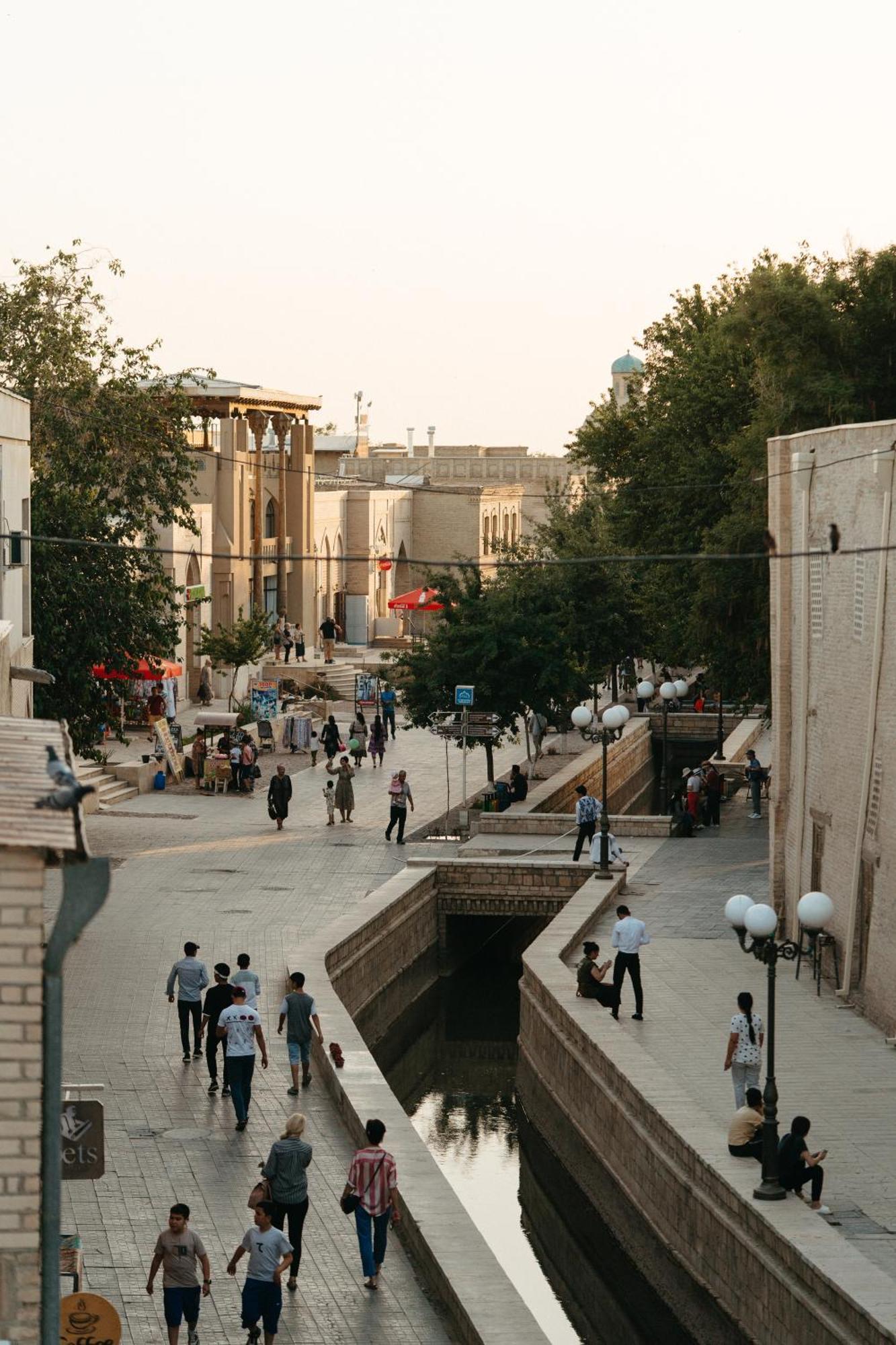 Hotel Shohrud بخارى المظهر الخارجي الصورة